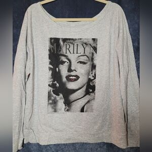 ✨️3/$25✨️ Light Gray Long Sleeved Marilyn Monroe Graphic Top